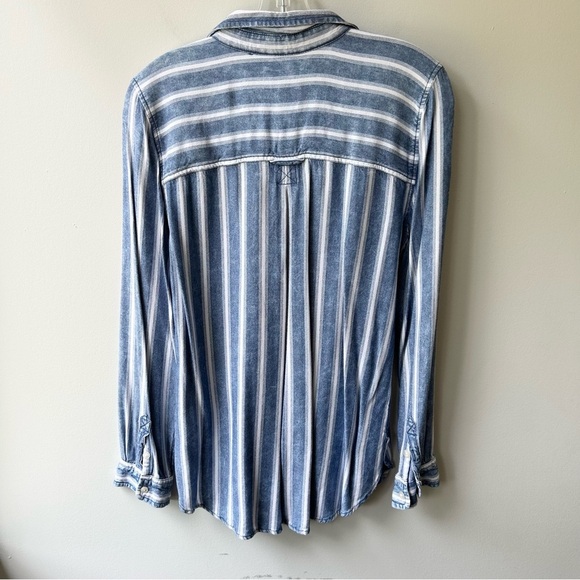 American Eagle women’s striped blue soft button down long sleeved shirt - Picture 8 of 9